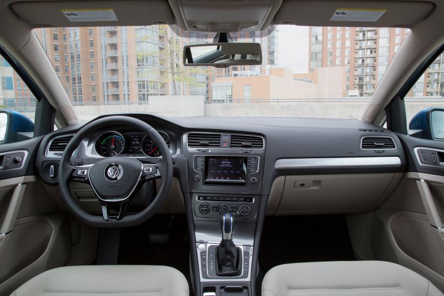  Volkswagen e-Golf 2015 года  (US) (фото 2 из 19)